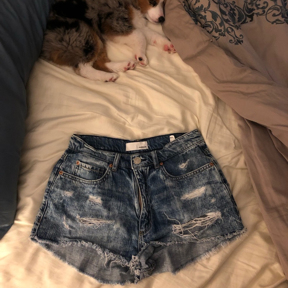 Garage size 5 ripped shorts